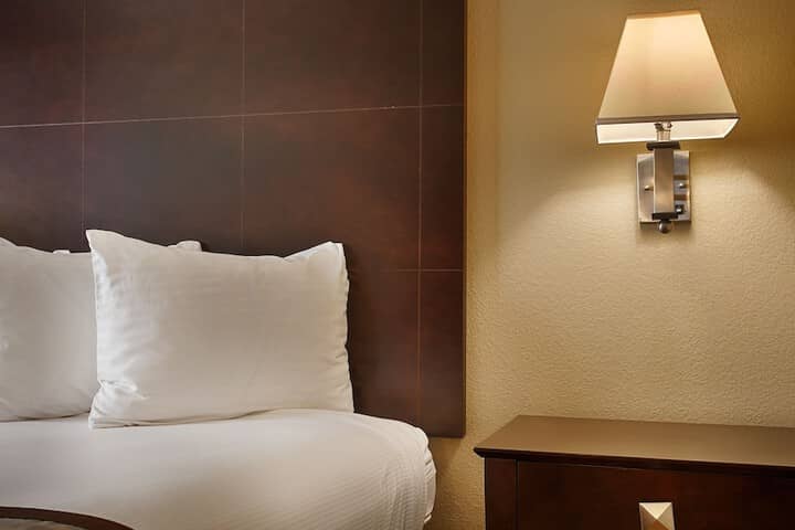 Room 4 of 25