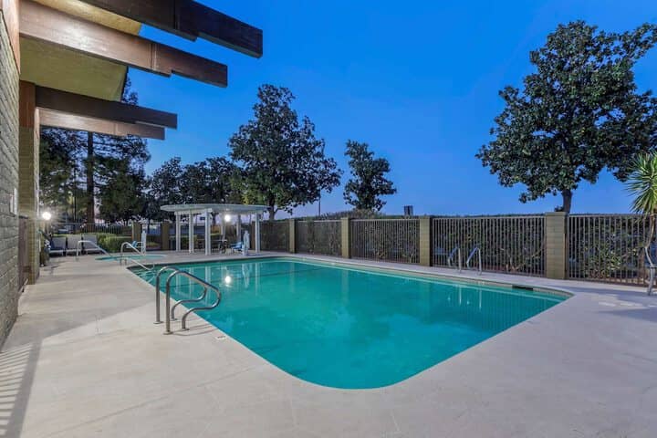 Pool 16 of 25