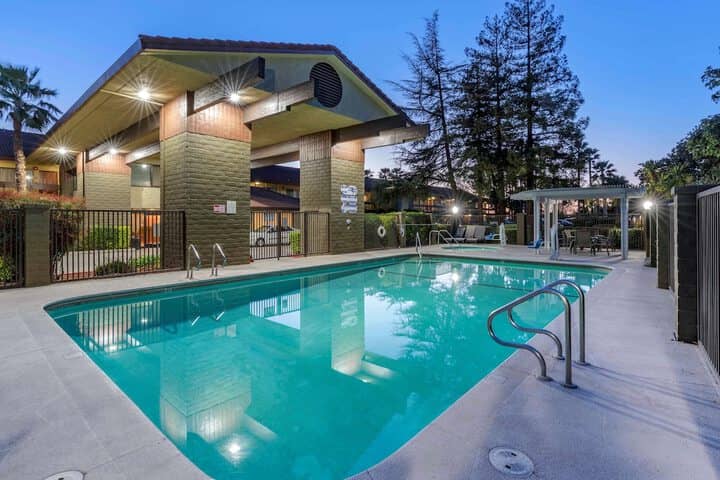 Pool 17 of 25