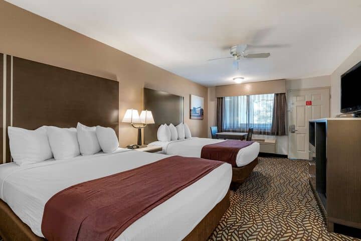 Room 6 of 25