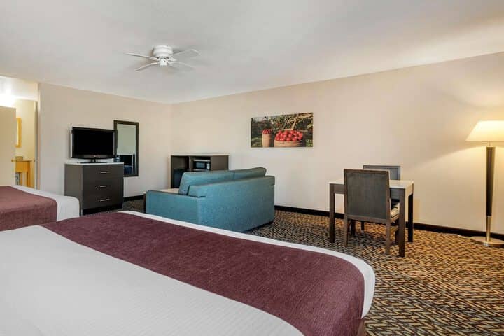 Room 11 of 25