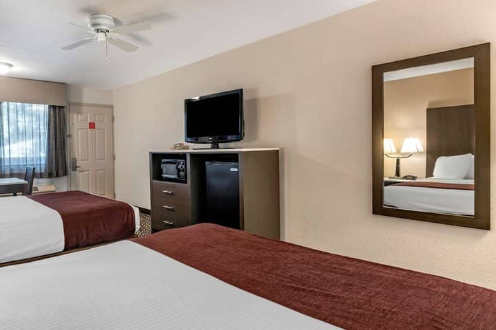 Room 12 of 25