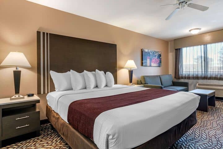 Room 9 of 25