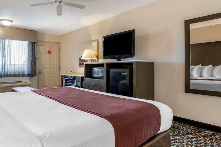 Room 10 of 25